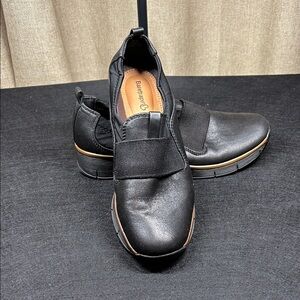 Beartraps garner black slip on shoes size 8.5